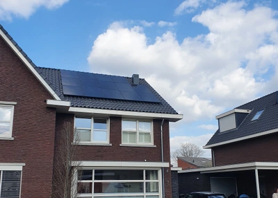 Hoekwoning met zonnepanelen